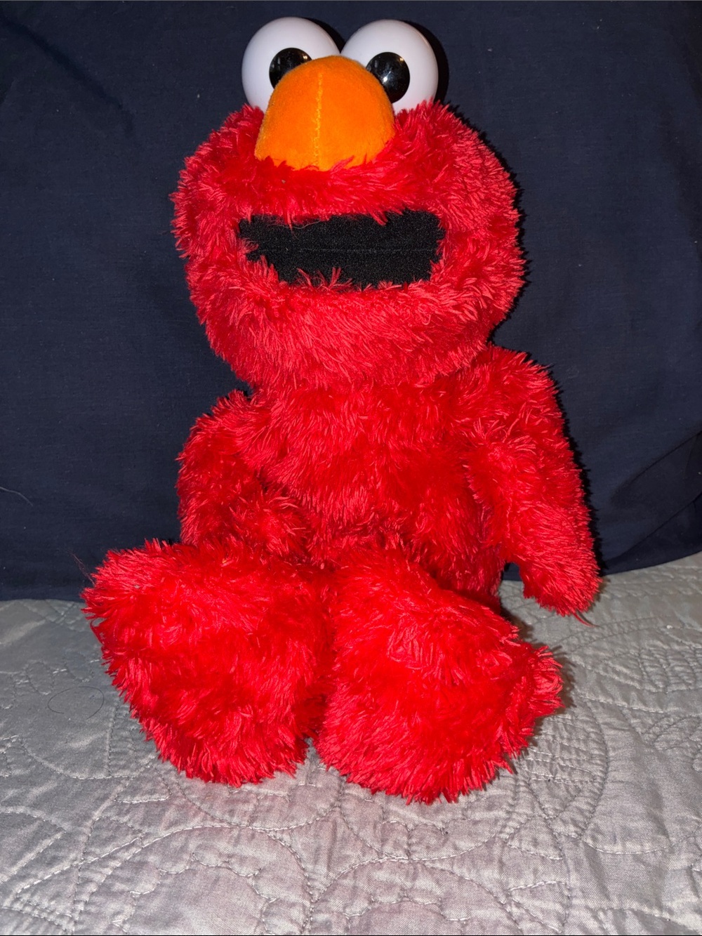 Talking Elmo, Says Phrases in English and Spanish